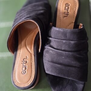 Earth Women's Black Slide Sandals